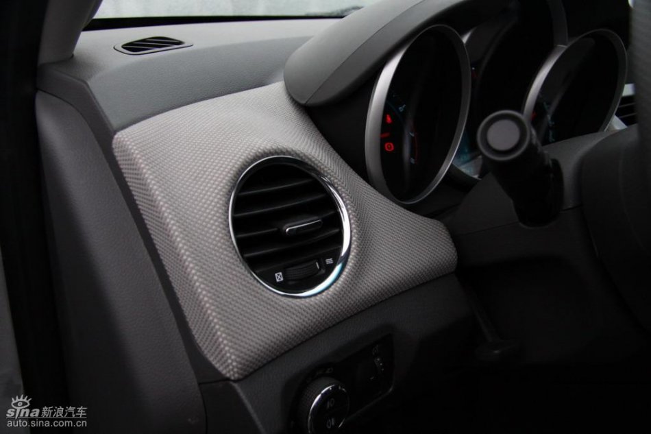 新浪试驾雪佛兰科鲁兹内饰实拍图