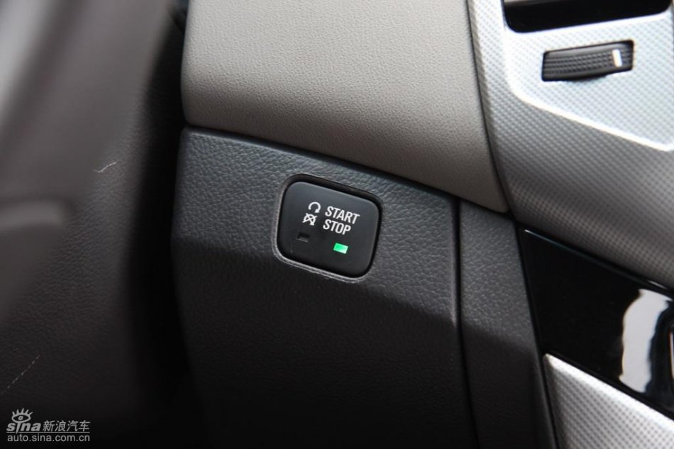 新浪试驾雪佛兰科鲁兹内饰实拍图