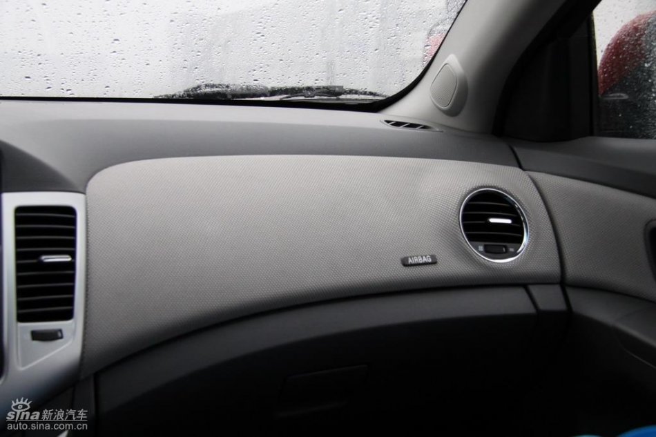 新浪试驾雪佛兰科鲁兹内饰实拍图