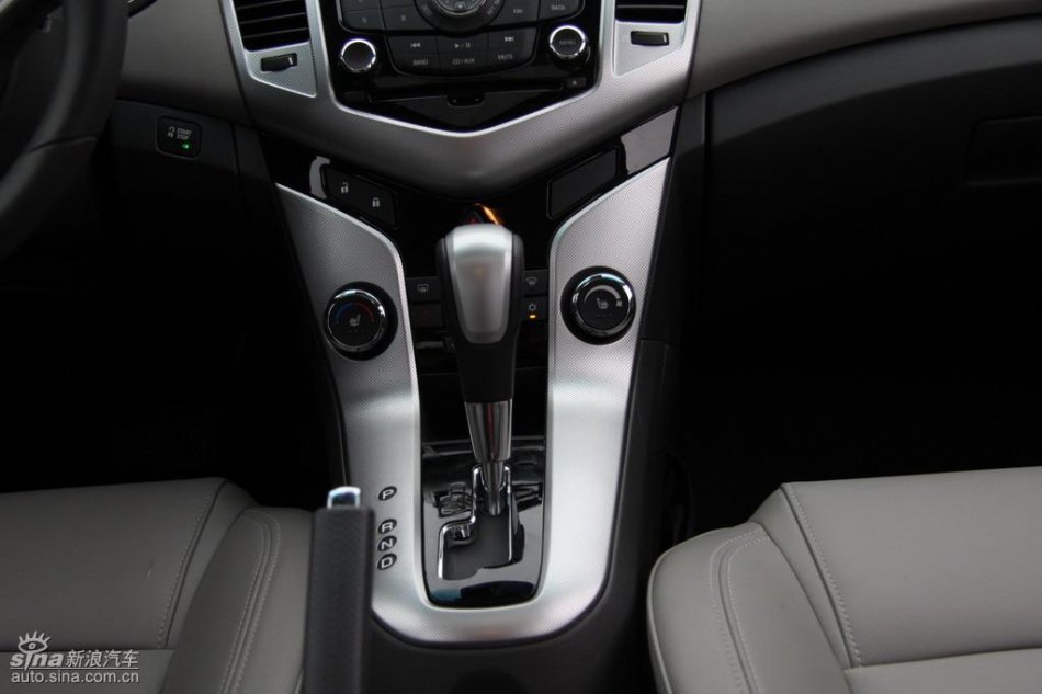 新浪试驾雪佛兰科鲁兹内饰实拍图