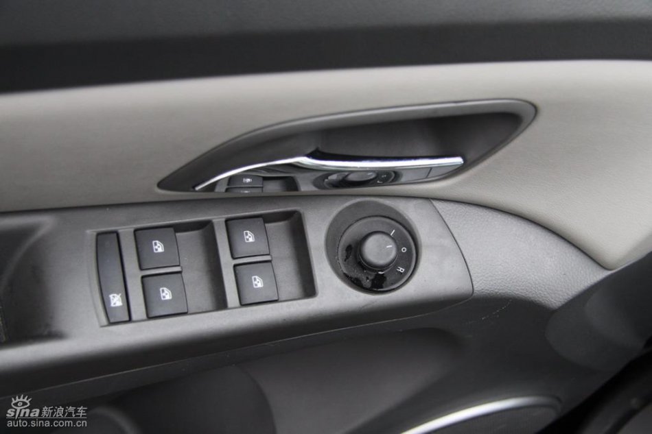 新浪试驾雪佛兰科鲁兹内饰实拍图