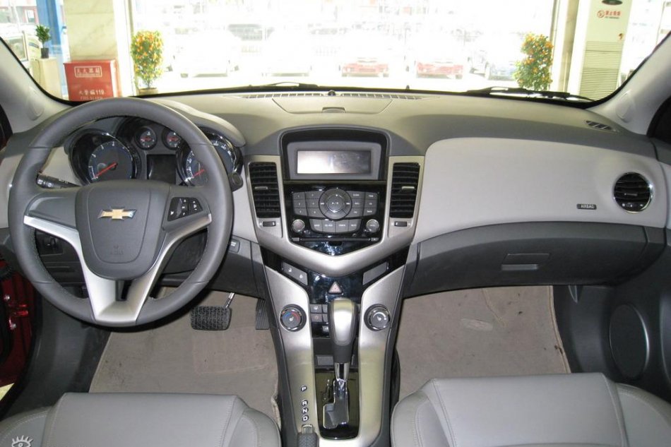 雪佛兰科鲁兹到店实拍图