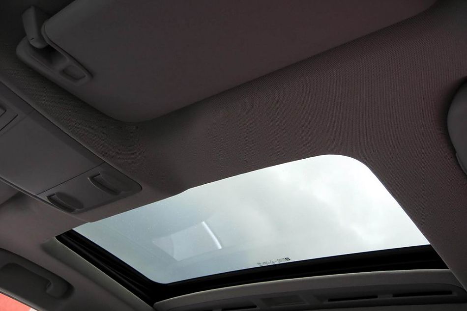 新浪西班牙试驾雪佛兰Cruze科鲁兹