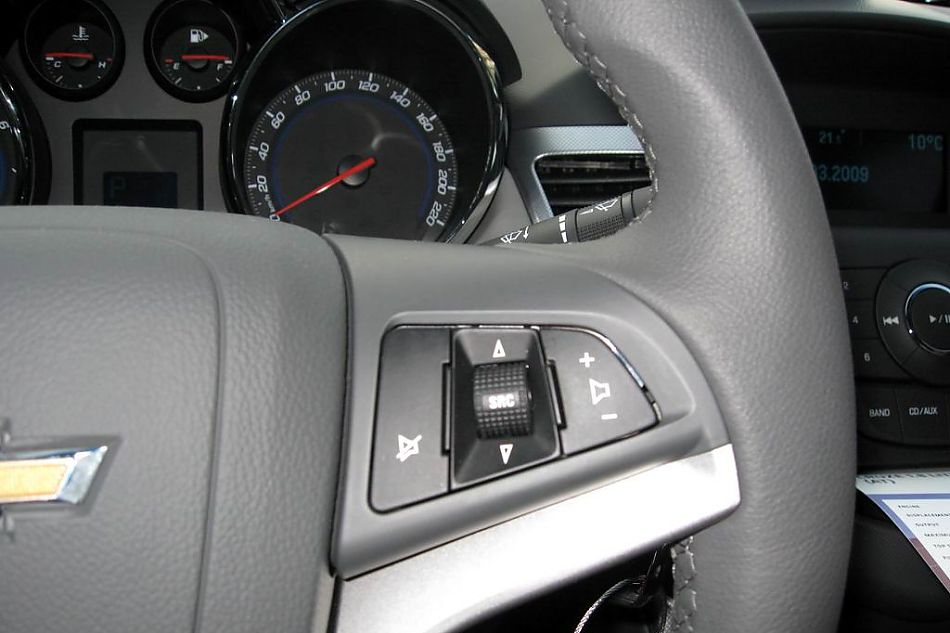 新浪西班牙试驾雪佛兰Cruze科鲁兹