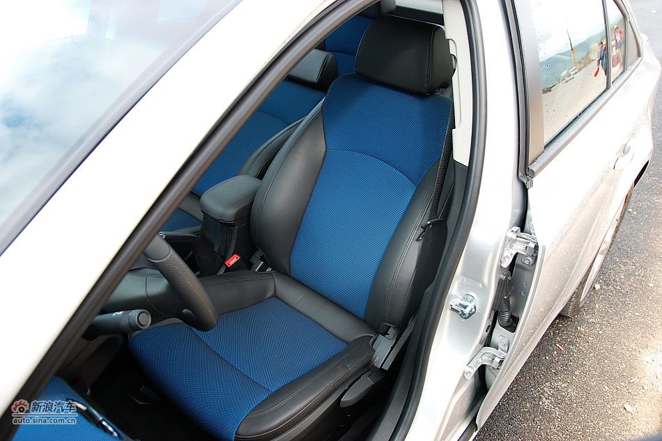 科鲁兹1.6T前排座椅