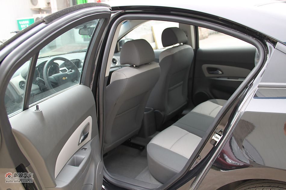 2010款科鲁兹1.6SL天地版自动