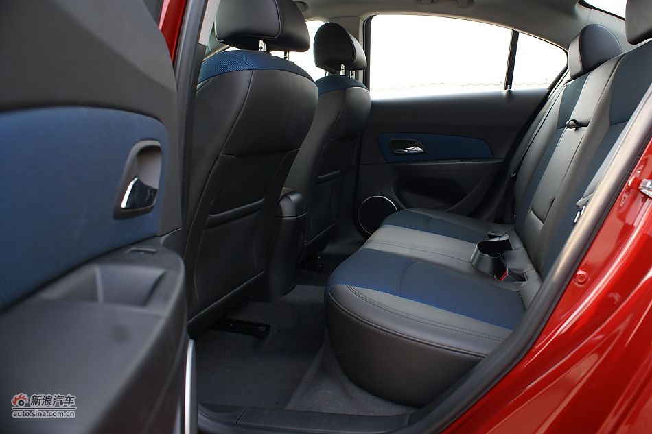 2011款科鲁兹1.6T手动档实拍图