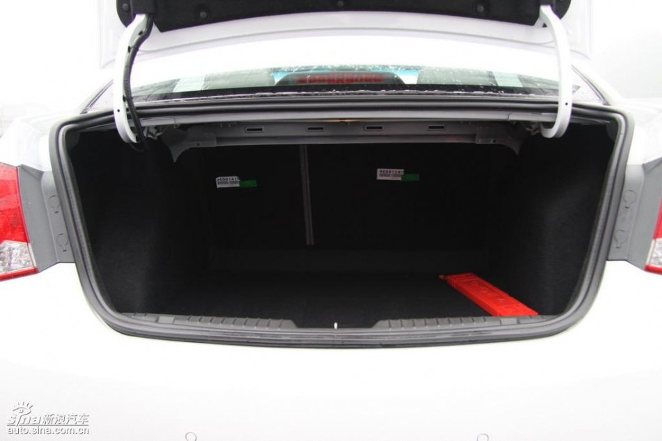 雪佛兰科鲁兹后备箱实拍图