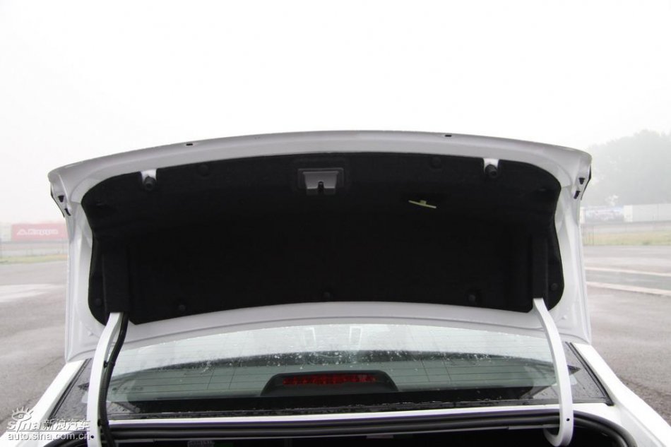 雪佛兰科鲁兹后备箱实拍图