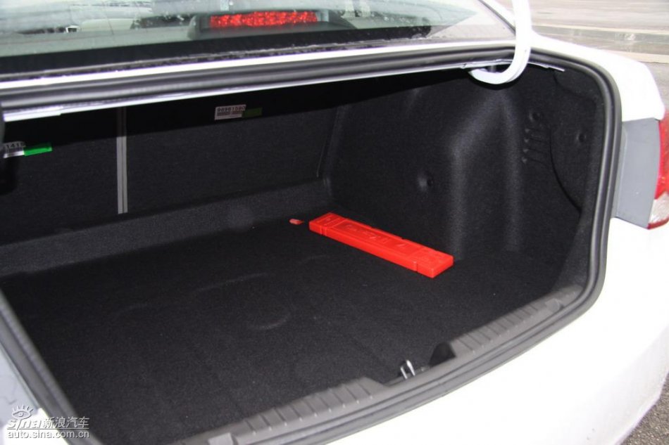 雪佛兰科鲁兹后备箱实拍图