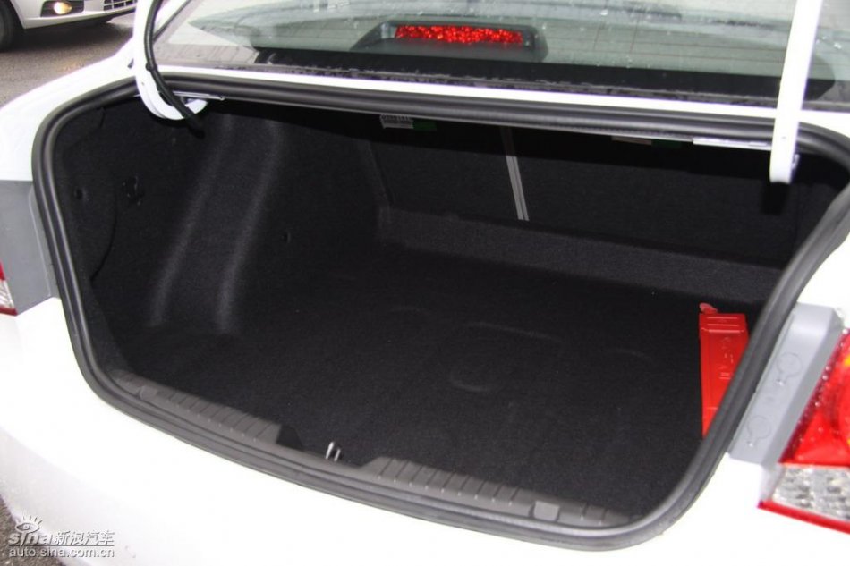 雪佛兰科鲁兹后备箱实拍图
