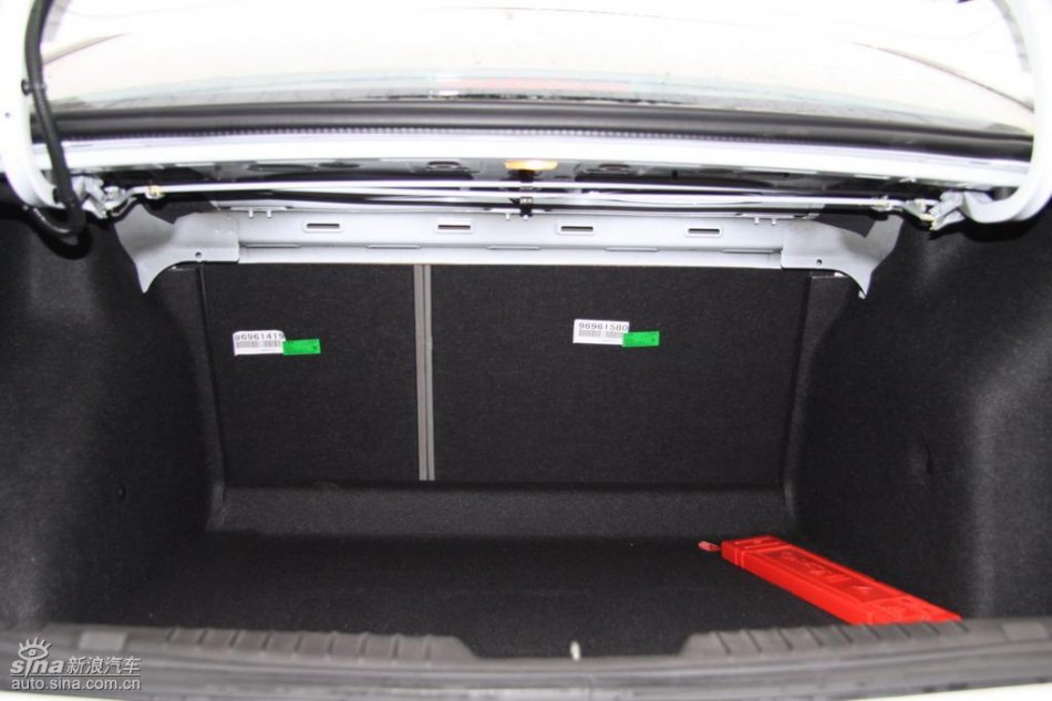 雪佛兰科鲁兹后备箱实拍图