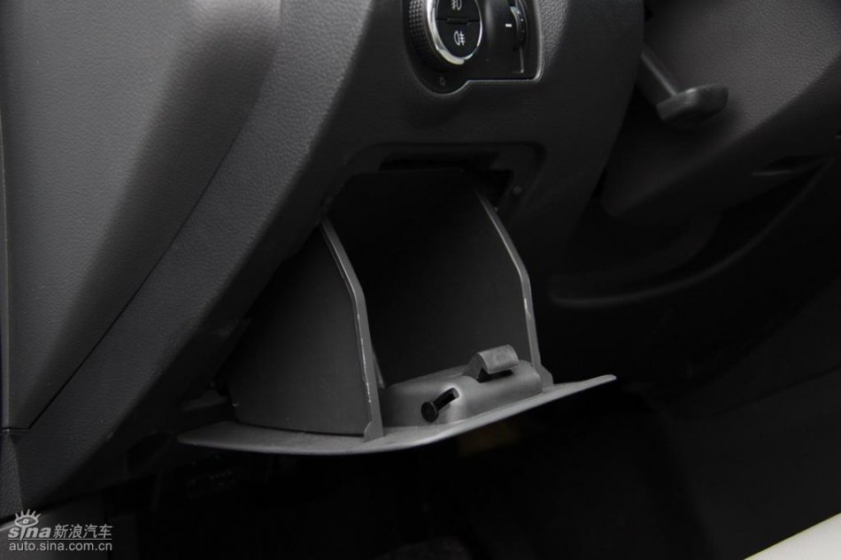 新浪试驾雪佛兰科鲁兹内饰实拍图