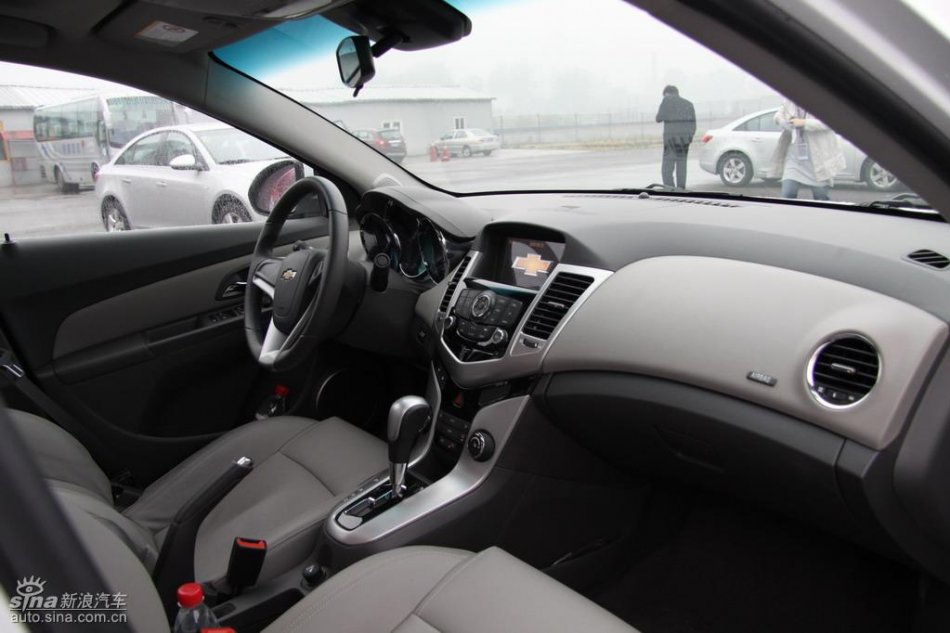 新浪试驾雪佛兰科鲁兹内饰实拍图