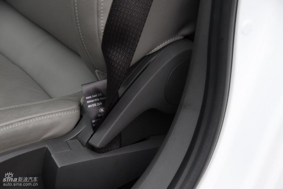 新浪试驾雪佛兰科鲁兹内饰实拍图