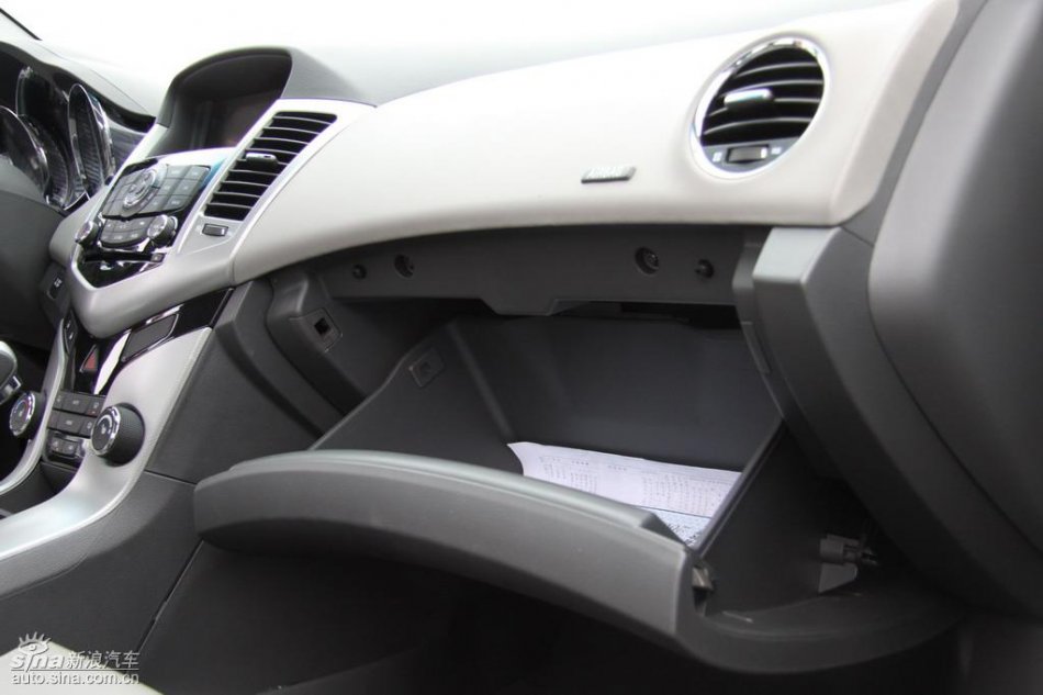 新浪试驾雪佛兰科鲁兹内饰实拍图