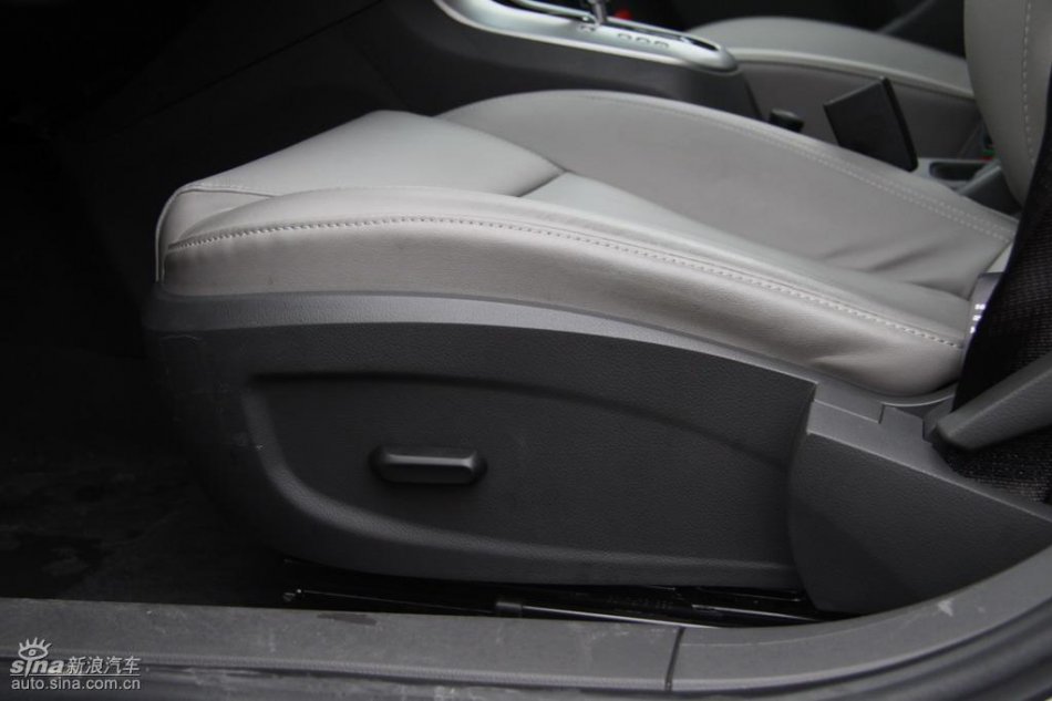 新浪试驾雪佛兰科鲁兹内饰实拍图
