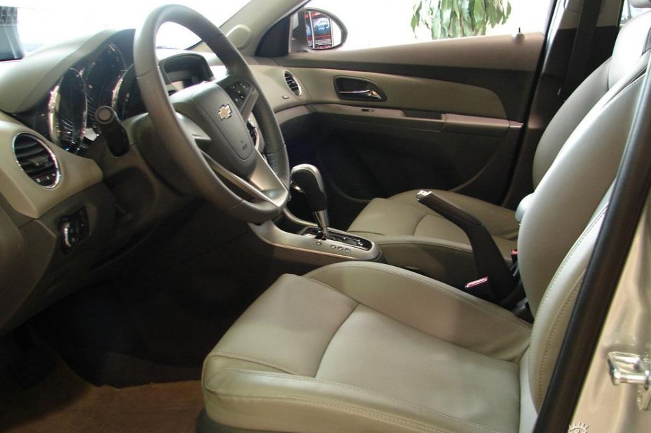 通用雪佛兰科鲁兹到店实拍-内饰