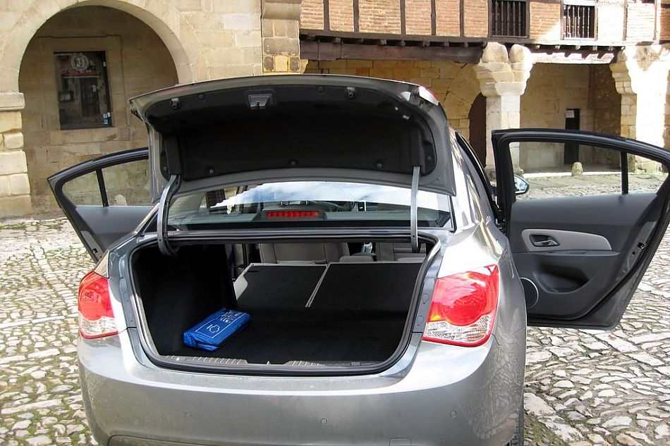 新浪西班牙试驾雪佛兰Cruze科鲁兹