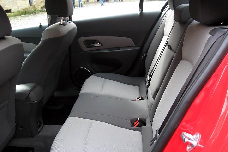 新浪西班牙试驾雪佛兰Cruze科鲁兹