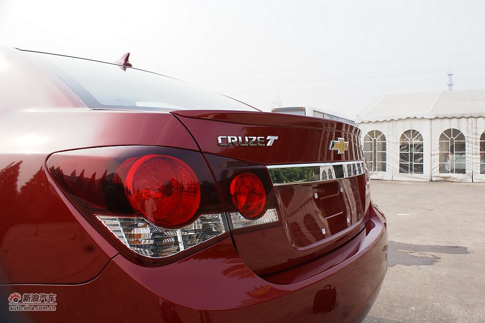 2011款科鲁兹1.6T手动档实拍图