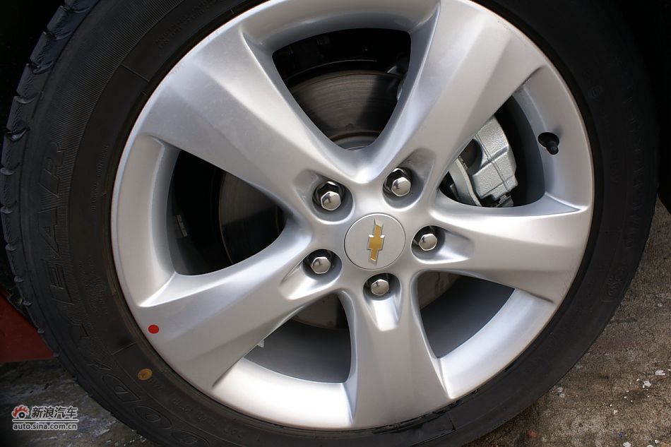 2011款科鲁兹1.6T手动档实拍图