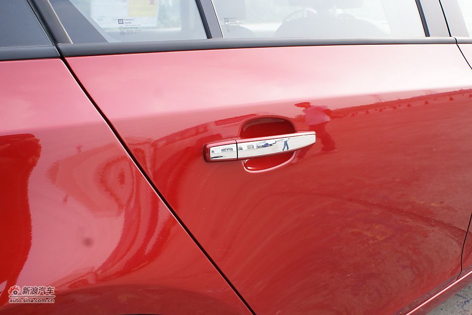 2011款科鲁兹1.6T手动档实拍图