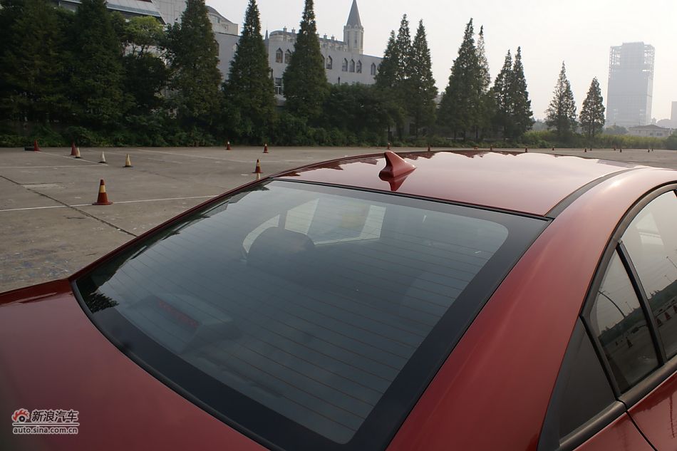 2011款科鲁兹1.6T手动档实拍图