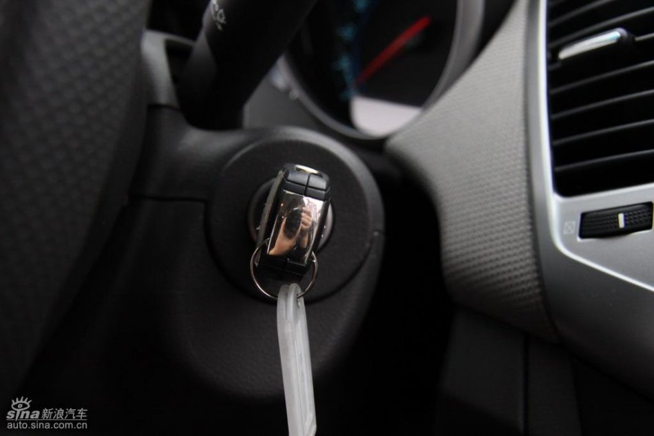新浪试驾雪佛兰科鲁兹内饰实拍图