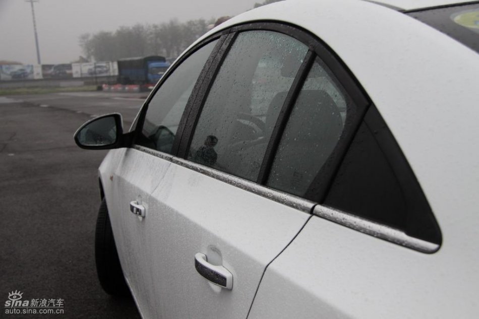 新浪试驾雪佛兰科鲁兹外观实拍图
