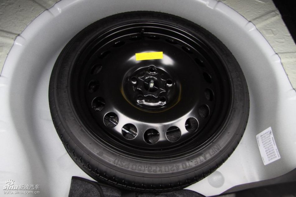 雪佛兰科鲁兹备胎实拍图
