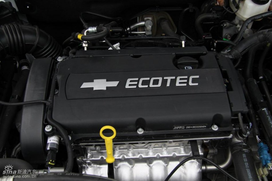 新浪试驾雪佛兰科鲁兹发动机实拍图