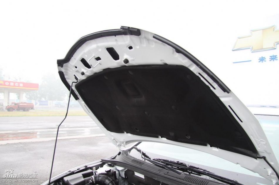 新浪试驾雪佛兰科鲁兹发动机实拍图