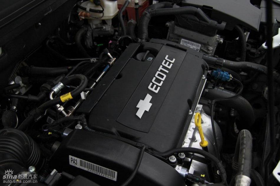 新浪试驾雪佛兰科鲁兹发动机实拍图