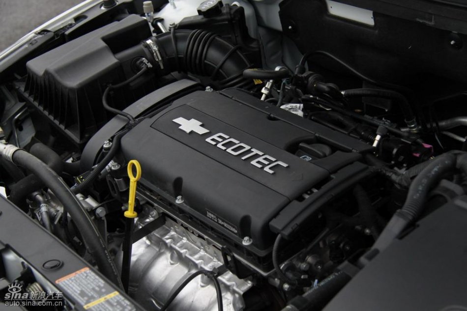新浪试驾雪佛兰科鲁兹发动机实拍图