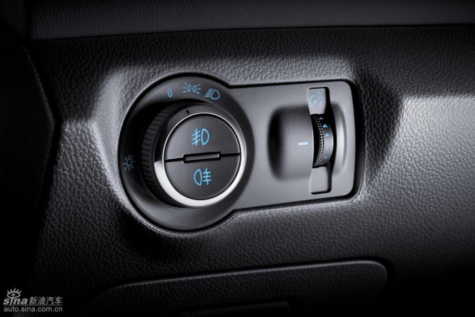 雪佛兰科鲁兹内饰资料图