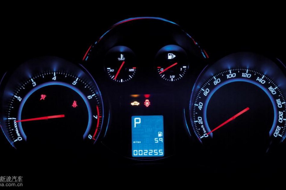 雪佛兰科鲁兹内饰资料图