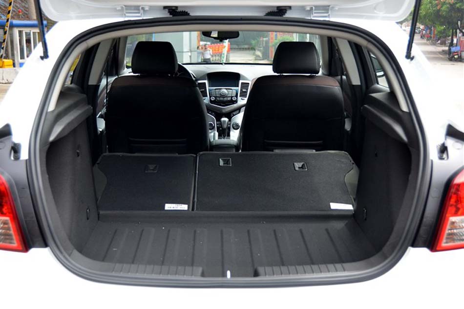 2013款 掀背 1.6L 自动豪华型 座椅空间