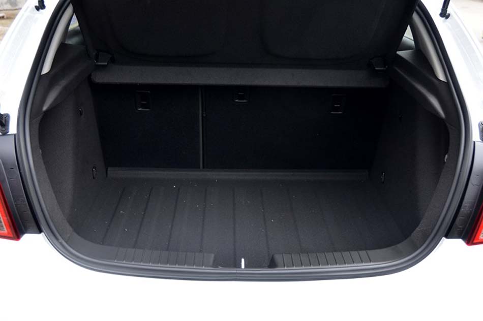 2013款 掀背 1.6L 自动豪华型 座椅空间