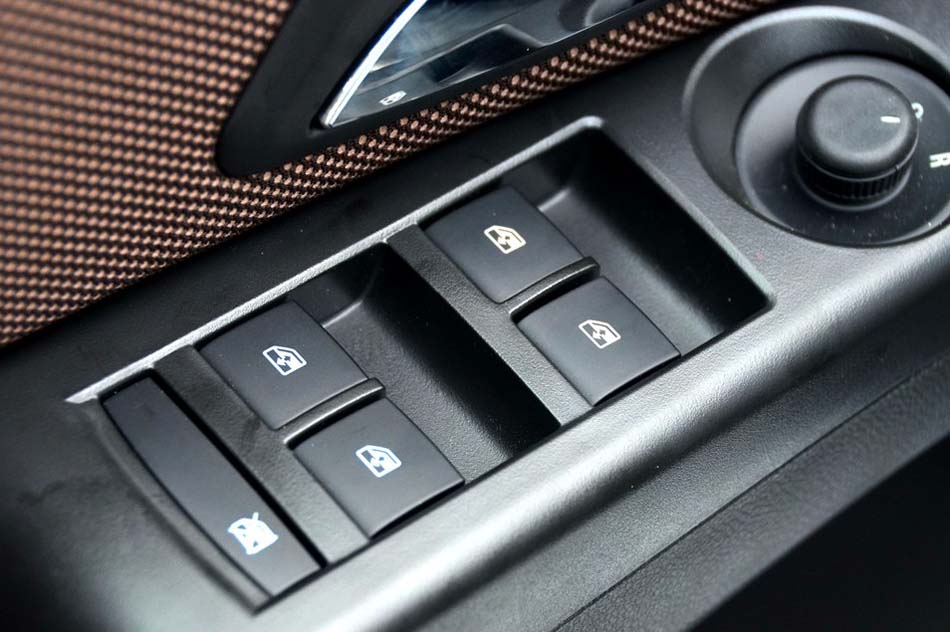 2013款 掀背 1.6L 自动豪华型 座椅空间