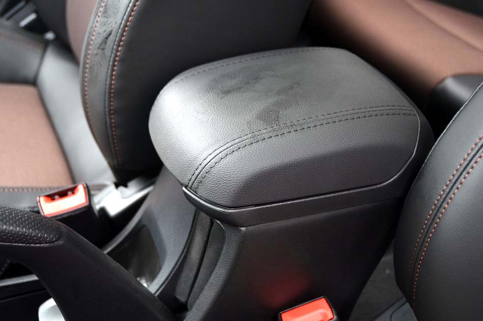 2013款 掀背 1.6L 自动豪华型 座椅空间