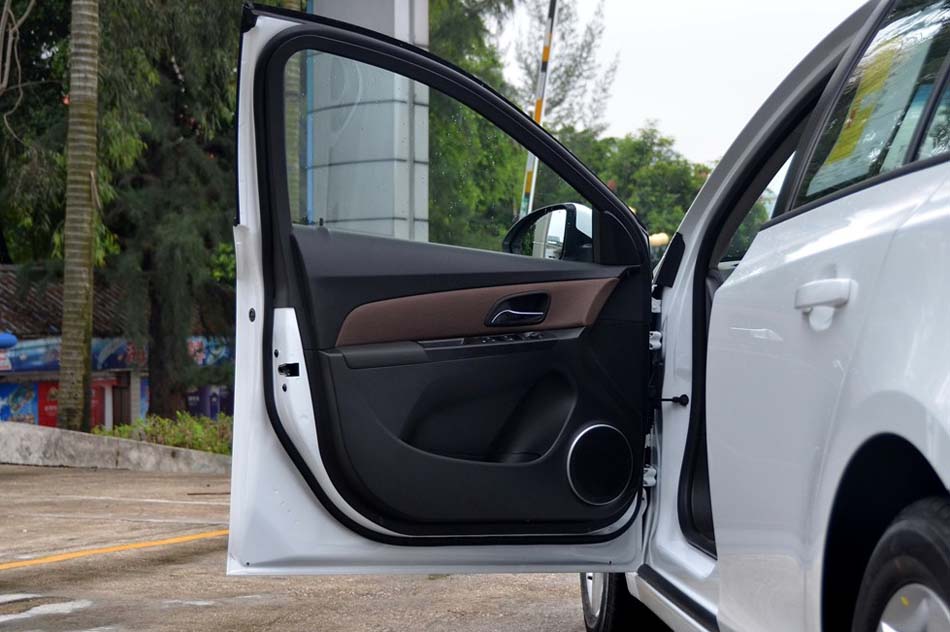 2013款 掀背 1.6L 自动豪华型 座椅空间