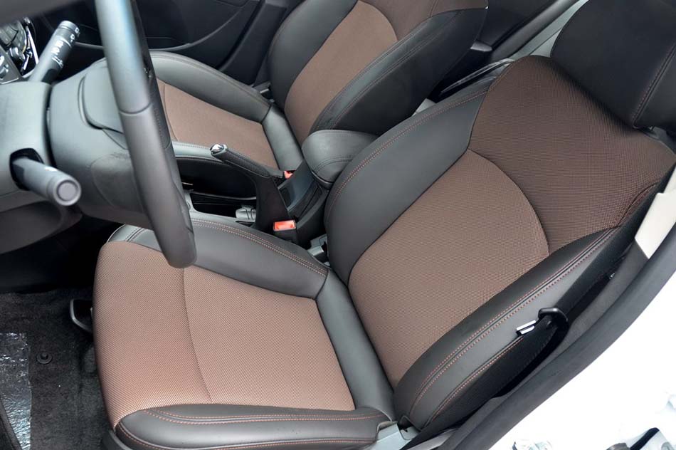 2013款 掀背 1.6L 自动豪华型 座椅空间