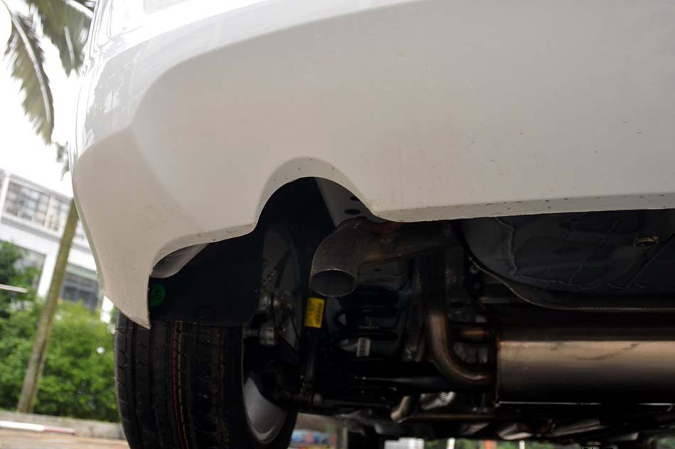 2013款 掀背 1.6L 自动豪华型 引擎底盘
