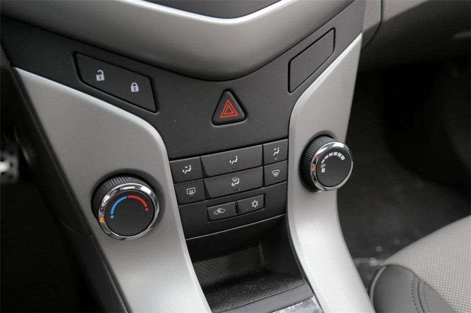 2014款 1.6L AT SL百万纪念版 内饰