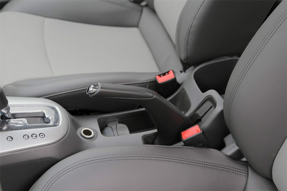 2014款 1.6L AT SL百万纪念版 内饰