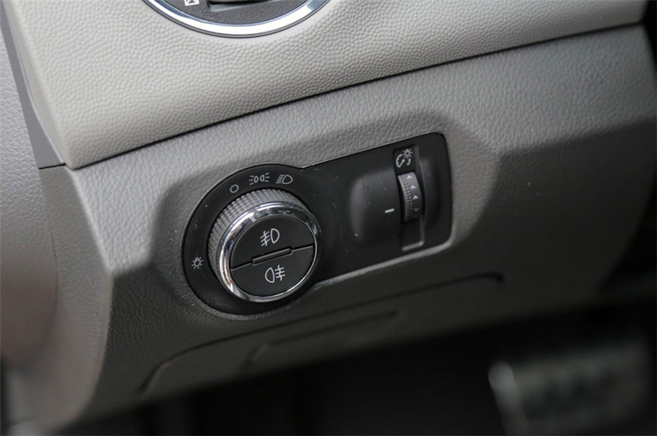 2014款 1.6L AT SL百万纪念版 内饰