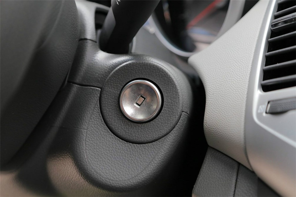2014款 1.6L AT SL百万纪念版 内饰