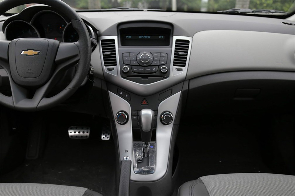 2014款 1.6L AT SL百万纪念版 内饰