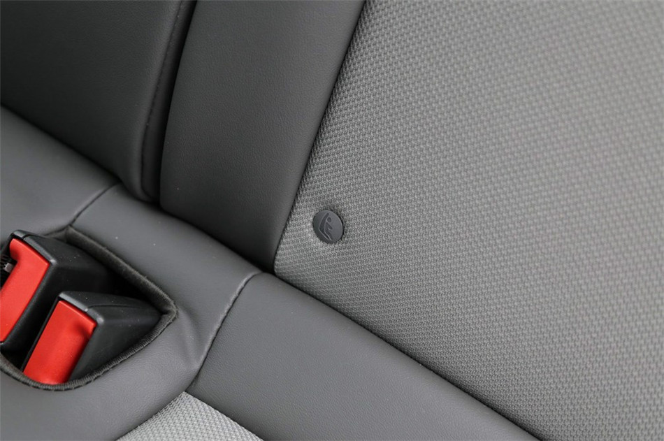 2014款 1.6L AT SL百万纪念版 座椅空间